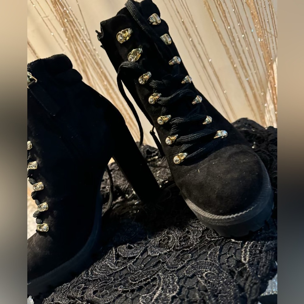 Jennifer Lopez Black Lace up heeled boots